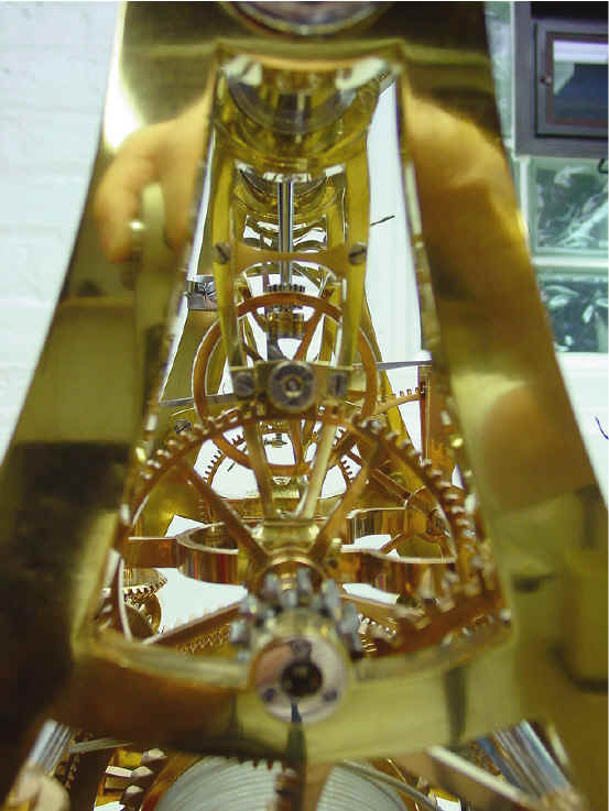 Front-remontoire support brackets.jpg (243390 bytes)