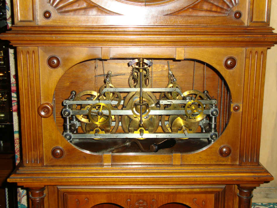 German mini tower clock in tallcase (8).JPG (2144659 bytes)