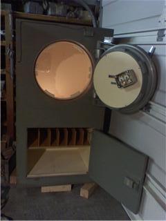 Kromer in Mosler vault door (1).jpg (9867 bytes)