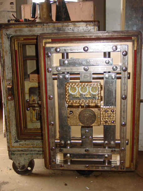 S&G 3mvt w bolt motor (4).JPG (904919 bytes)