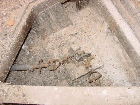 ST #7 tower interior (2).JPG (595393 bytes)