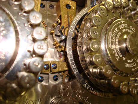 Yale 2 mvt pindial w-Sun dial (2).JPG (987866 bytes)