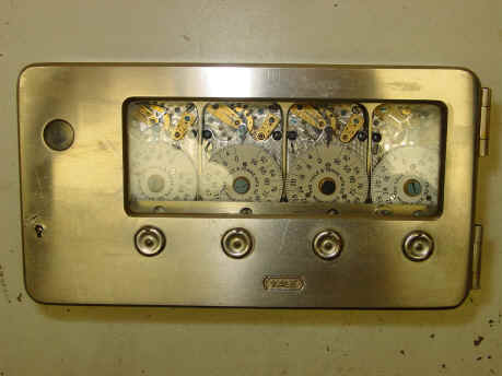 Yale 4mvt-silver.jpg (836427 bytes)