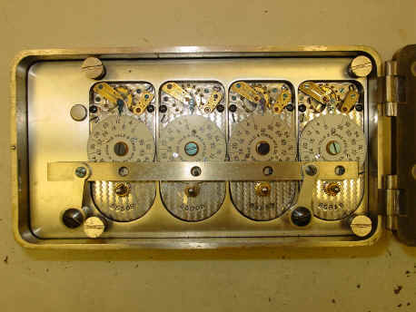 Yale 4mvt-silver2.jpg (909941 bytes)