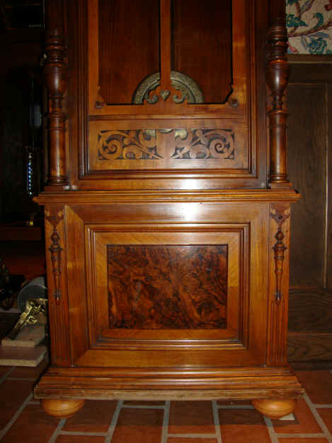 German mini tower clock in tallcase (7).JPG (1909716 bytes)